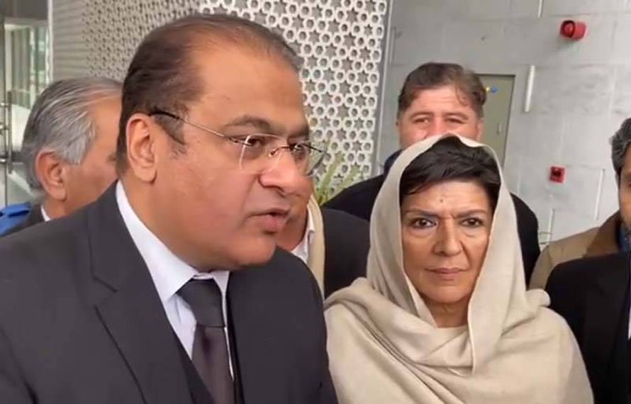 وکیل سلمان صفدر کی عمران خان سے ملاقات، رپورٹ آج سپریم کورٹ میں پیش کرینگے