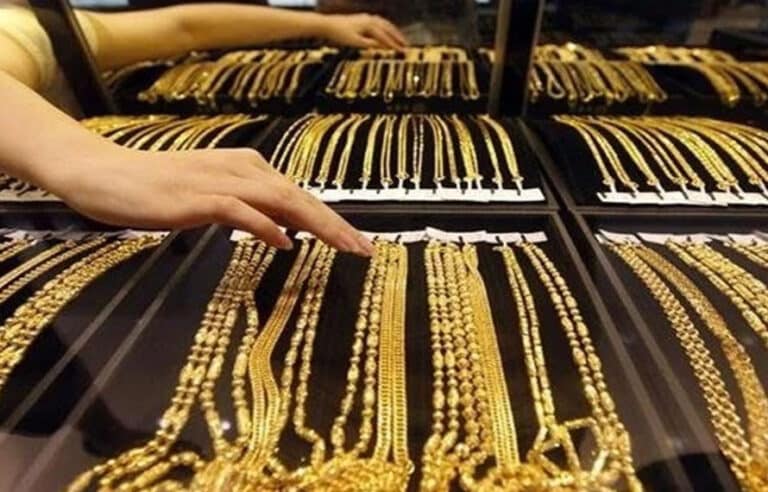 سونے کی قیمت میں پھر اضافہ! فی تولہ آج کتنے کا ہو گیا؟جانئے