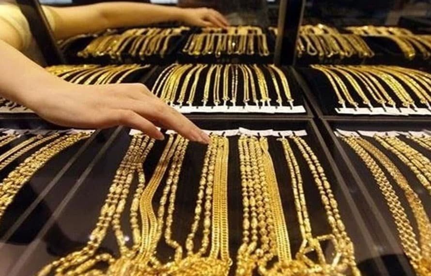 سونے کی قیمت میں پھر اضافہ! فی تولہ آج کتنے کا ہو گیا؟جانئے