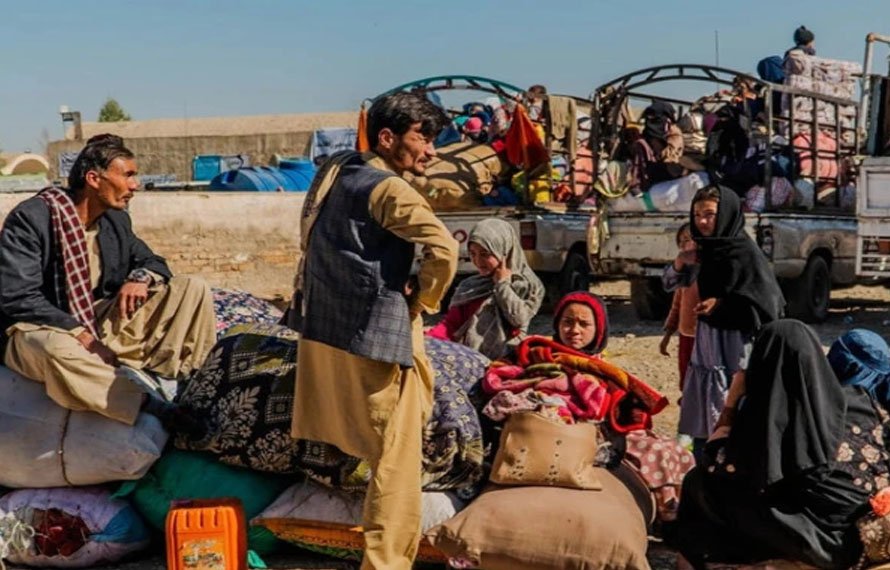 عید کے بعد بڑا اقدام! افغان مہاجرین کی مرحلہ وار واپسی، طورخم بارڈر کھلنے کی منظوری دیدی گئی