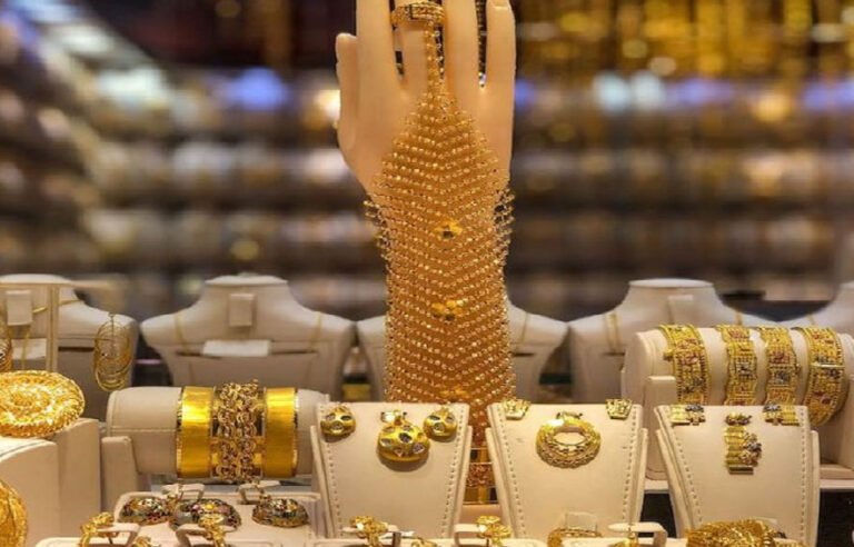 سونے کی قیمت میں بڑی کمی ، فی تولہ کتنے کا ہوگیا ؟ جانئے