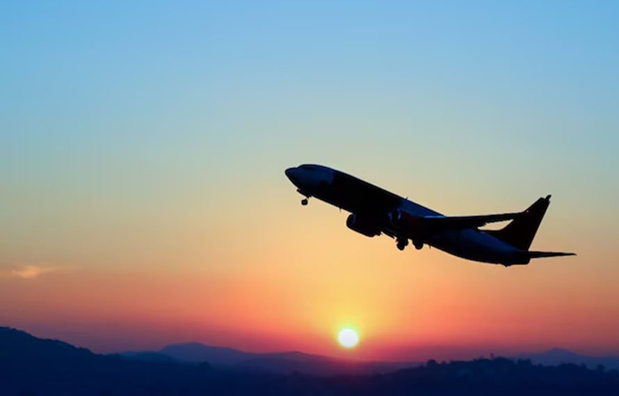 پاکستان میں جیٹ فیول کی سپلائی متاثر، ایئرلائنز کو کم فیول کے ساتھ پروازوں کی ہدایت