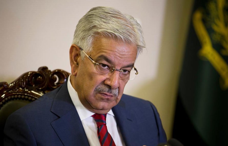 پشاور میں کرکٹر راشد خان کے قیام پر خواجہ آصف کا ردعمل، افغان مہاجرین کو تنقید کا نشانہ بنا دیا