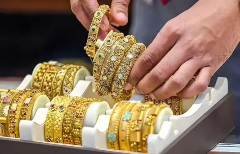 عالمی مارکیٹ میں سونے کی قیمتیں کیوں نہیں بڑھیں؟ سرمایہ کار بھی حیران