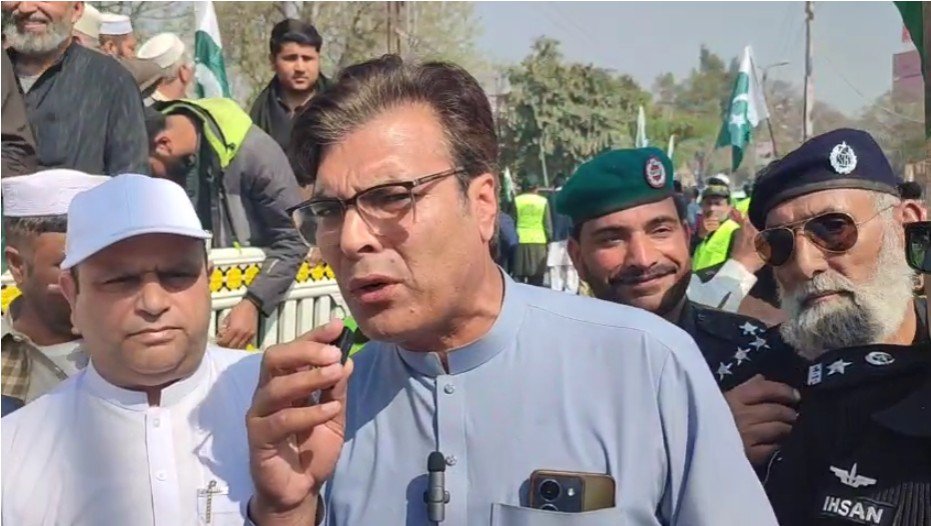 مردان میں آپریشن عضب للحق کے حق میں عوامی ریلی، پاک فوج کے ساتھ یکجہتی کا پرجوش اظہار