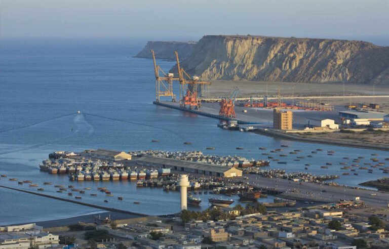 ہرمز کی بندش میں پاکستان نے دکھایا کمال ،پاکستان بحران کو موقع میں بدل کر ابھرتا اقتصادی مرکز بن گیا