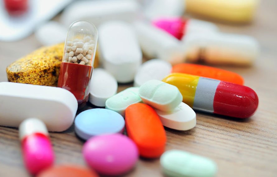 پشاور میں ادویات نایاب، آپریشن کے آلات 100 فیصد مہنگے، مریض بے بسی کی تصویر بن گئے