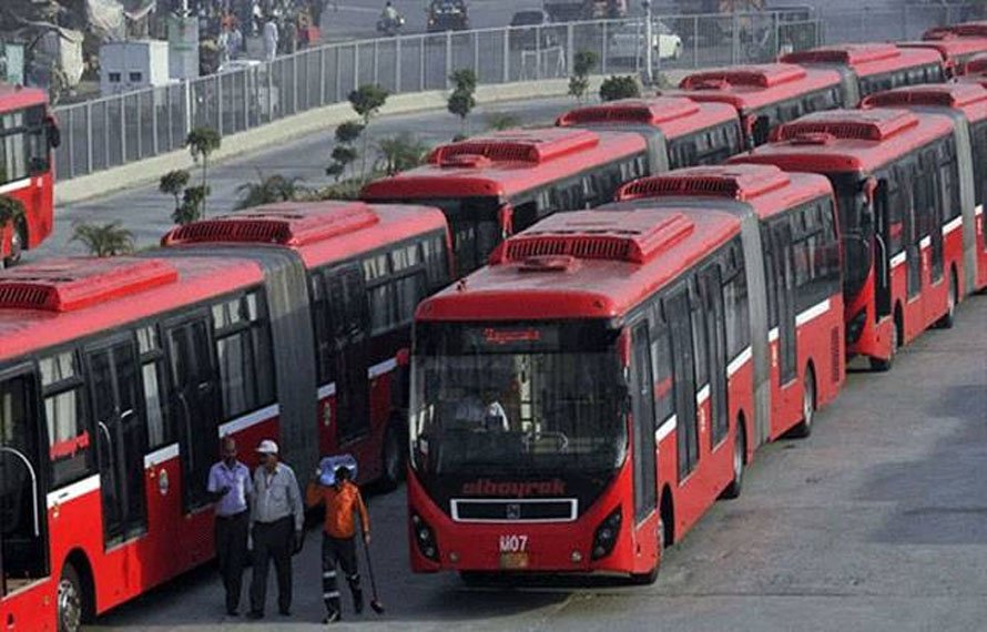 میٹرو بس کا سفر اب مہنگا! کرایے میں 10 روپے کا اضافہ، گرین کارڈ والے مستثنیٰ