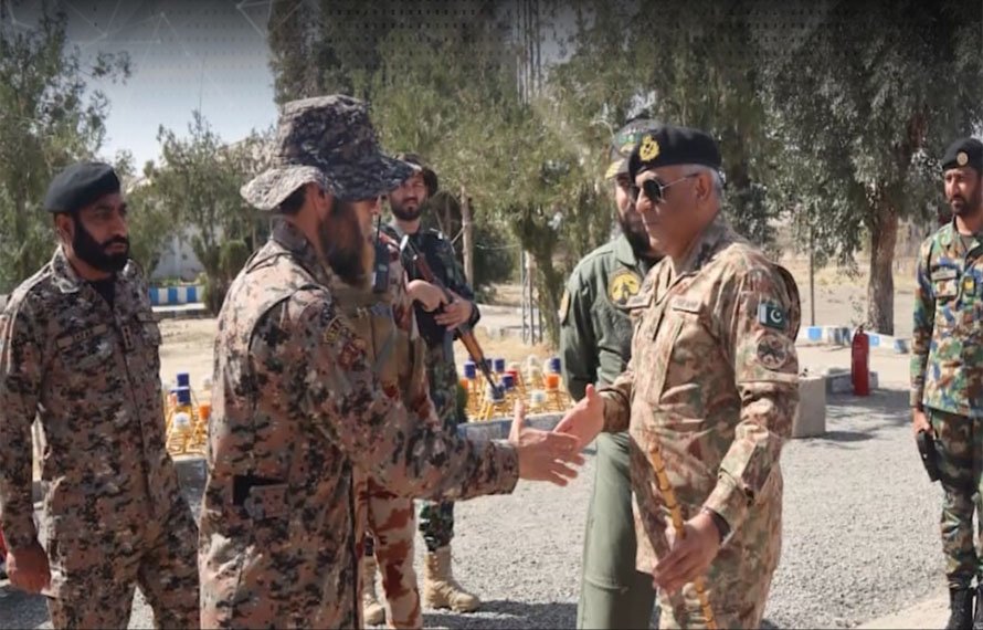 کمانڈر 12 کور لیفٹیننٹ جنرل راحت نسیم خان کا ژوب اور سمبازہ سیکٹر کا دورہ