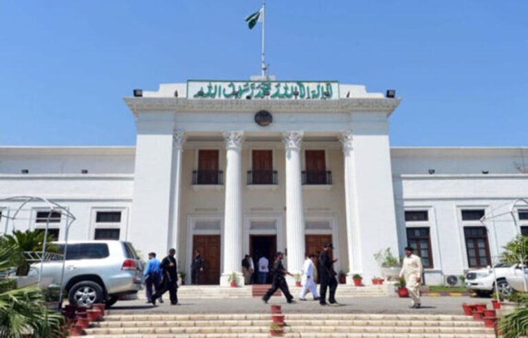 5 لاکھ ملازمین کی بنیادی تنخواہوں میں ممکنہ کٹوتی! کتنے فیصد کٹوتی ہوگی اور کتنے ارب روپے جمع ہونگے؟ اہم خبر سامنے آ گئی