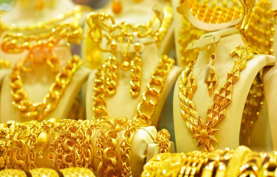 سونے کی قیمت میں بڑی کمی، فی تولہ سونا کتنے کا ہو گیا؟جانئے