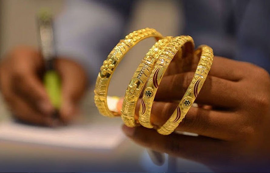 سونے کی قیمت میں بڑی کمی ، فی تولہ کتنے کا ہوگیا ؟ جانئے