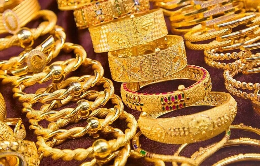 سونے کی قیمت میں آج پھر بڑا اضافہ ، فی تولہ سونا کتنے کا ہوگیا ؟ جانئے