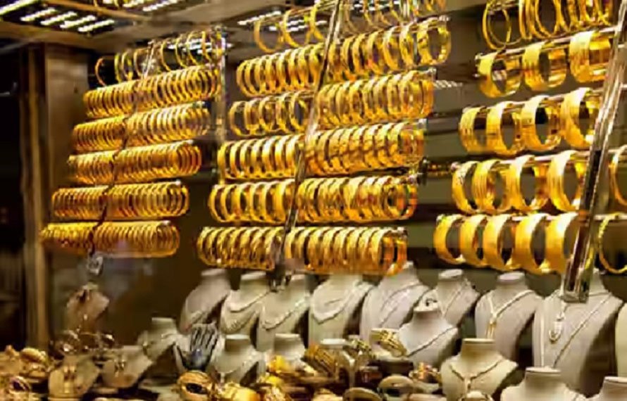 سونے کی قیمت میں تاریخی کمی، فی تولہ سونا کتنے کا ہو گیا؟ جانیے