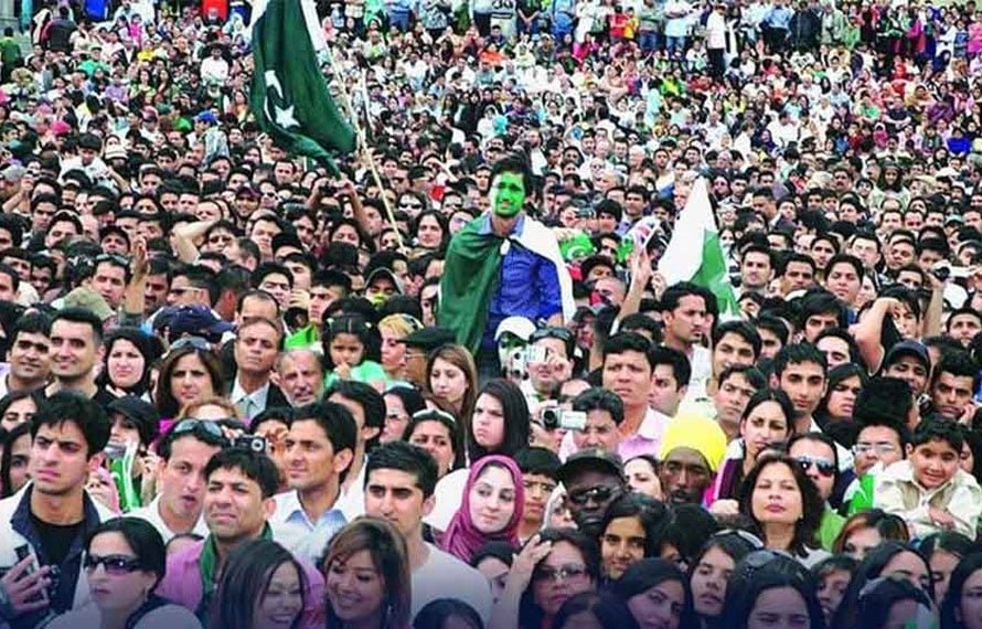 آبادی میں تیز اضافہ! کیا پاکستان کی آبادی 2050 تک 50 کروڑ تک پہنچ جائے گی؟ وزیر مملکت صحت