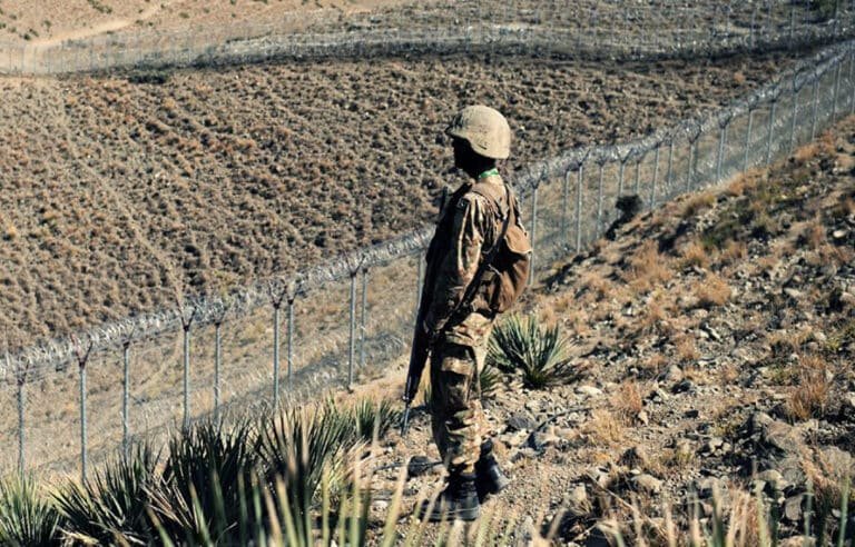 افغانستان کی اشتعال انگیزی، انگور اڈہ میں گولیاں برس پڑیں! شہری زخمی، پاک فوج کی جوابی کارروائی میں متعدد افغان پوسٹیں تباہ