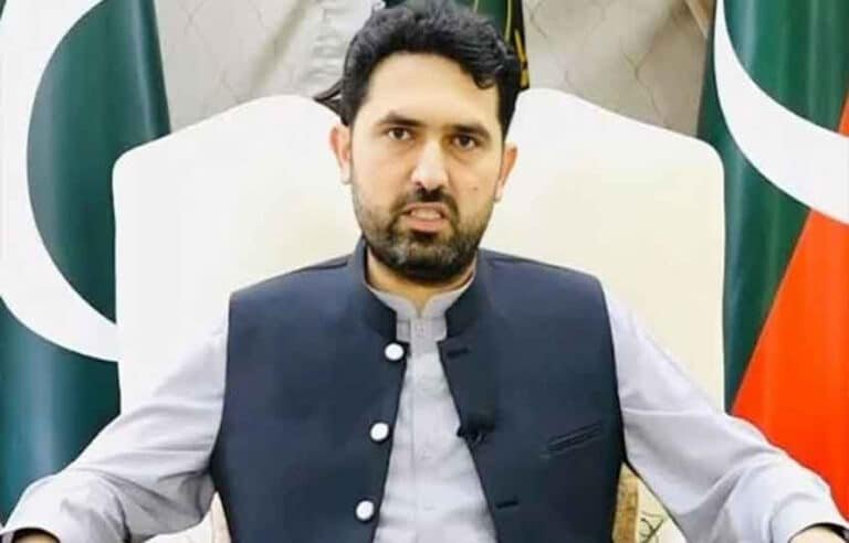 خیبر پختونخوا میں آزاد صحافت کا گلا گھونٹنے کی آخری کوشش، سہیل آفریدی کا حکومت پر تنقید کرنے والوں کے خلاف بھرپور کارروائی کا حکم