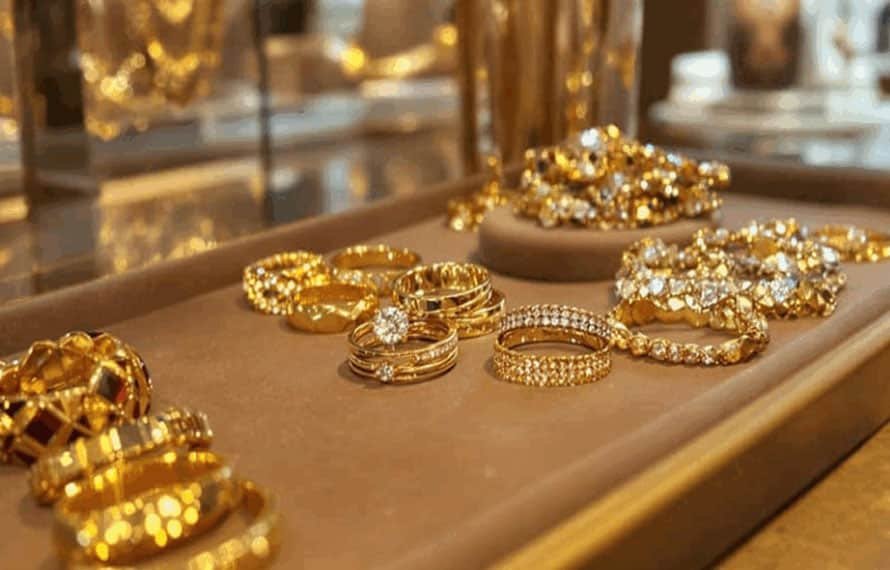 سونے کی قیمت میں پھر اضافہ ، فی تولہ کتنے کا ہو گیا؟ جانئے