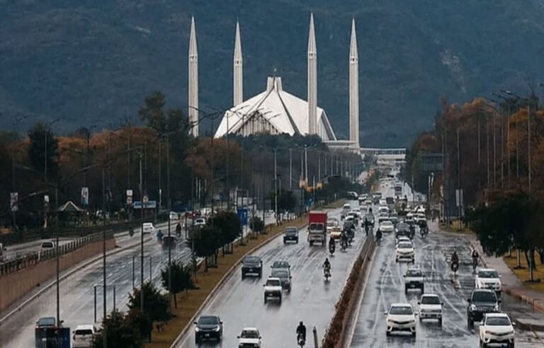 اسلام آباد اور راولپنڈی میں دکانیں، بینک اور پارکس بند ہونے کی خبریں جعلی نکلی، ضلعی انتظامیہ کی تردید