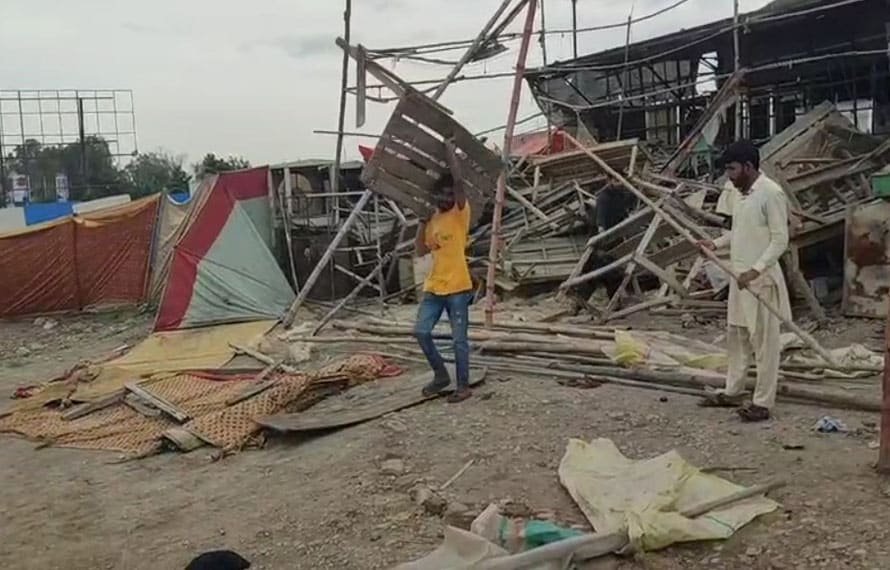 سامان اٹھائیں تو جائیں کہاں؟ مردان میں جلسے نے دکانداروں کو مشکلات میں ڈال دیا