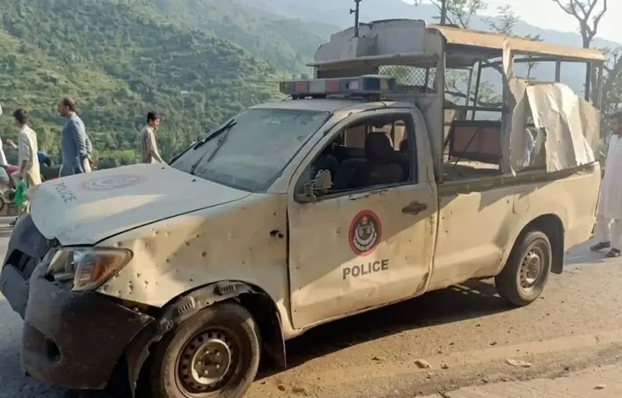 موٹر سائیکل میں نصب بارودی مواد پھٹ گیا، لکی مروت میں پولیس ٹیم زد میں آ گئی، 5 اہلکار زخمی