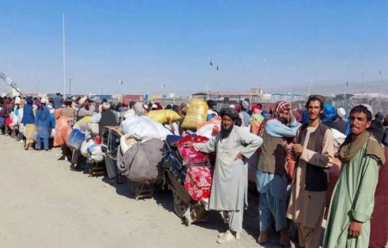 لنڈی کوتل میں افغان مہاجرین کا احتجاج ، مرکزی سڑک بند ، وجہ کیابنی ؟ جانئے