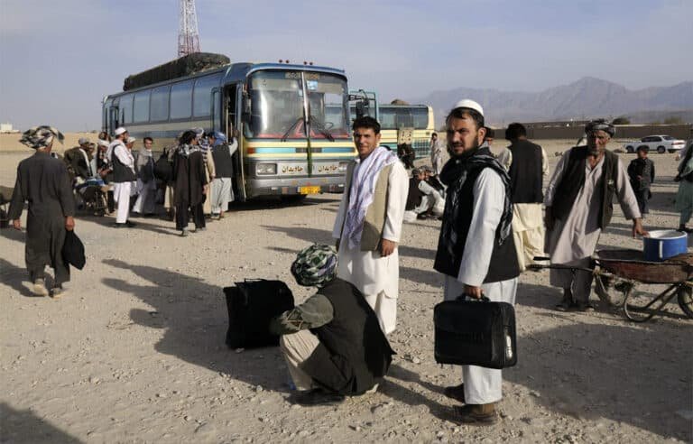 غیر قانونی افغان باشندوں کیخلاف بڑا ایکشن! 4758 افراد افغانستان واپس بھیج دیے گئے