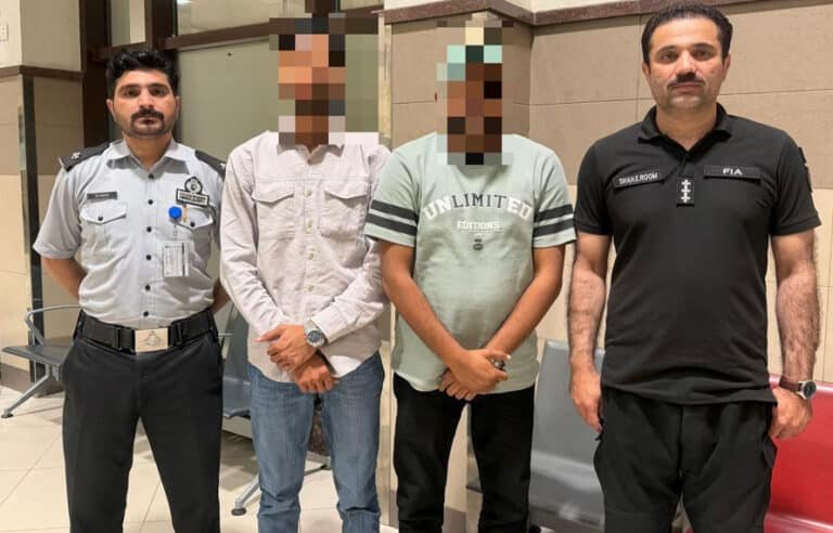 فلائٹ سے پہلے ایف آئی اے کا بڑا ایکشن! جعلی دستاویزات کیساتھ بیرون ملک جانے کی کوشش ناکام