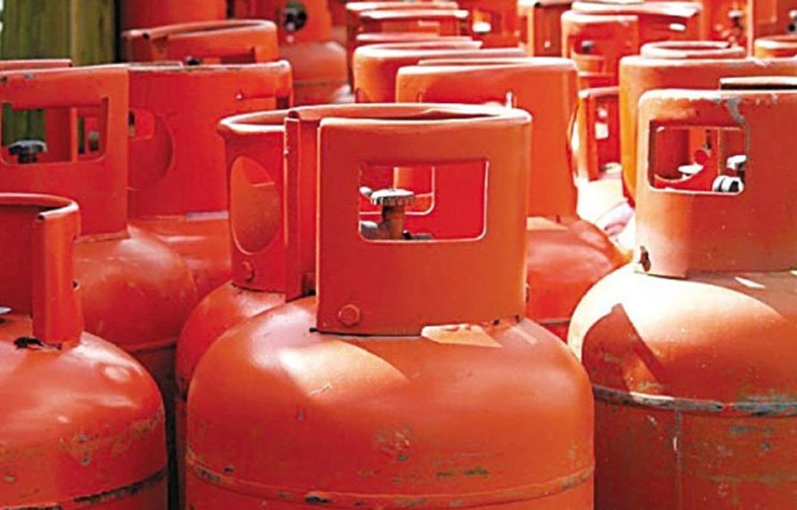 ایل پی جی صارفین کیلئے خوشخبری، قیمت میں زبردست کمی کا اعلان