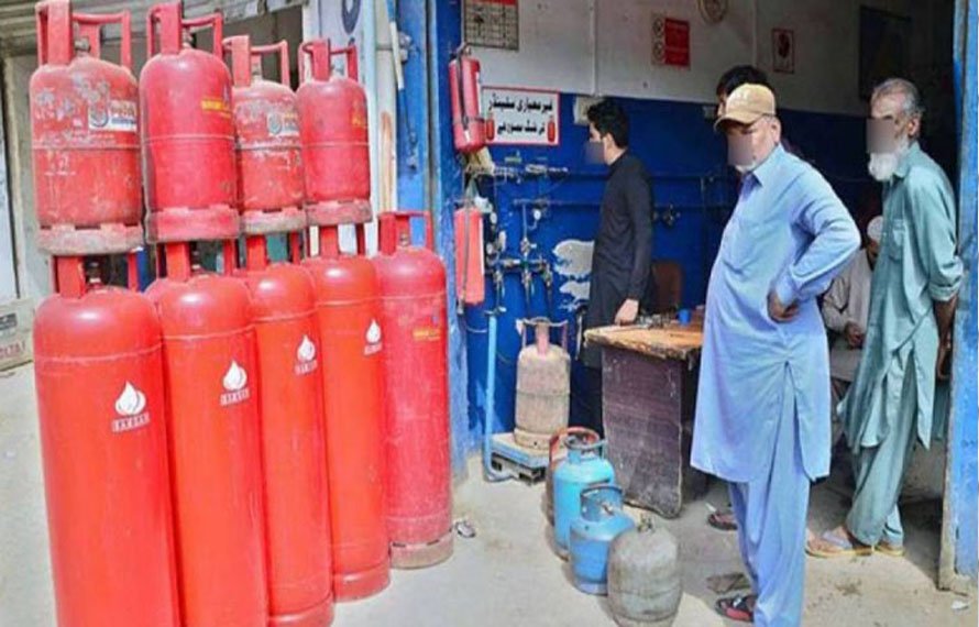 غریب کی زندگی مزید مشکل!ایل پی جی کی فی کلو قیمت 500 روپے کی ریکارڈ سطح تک پہنچ گئی