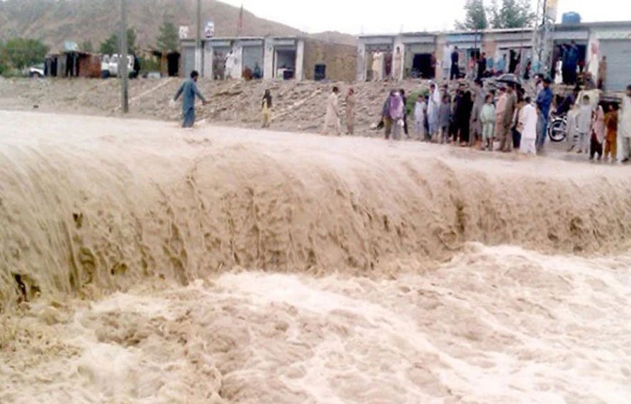 خیبر میں پاک افغان شاہراہ پر گاڑی بہہ گئی، 3 افراد جان کی بازی ہار گئے