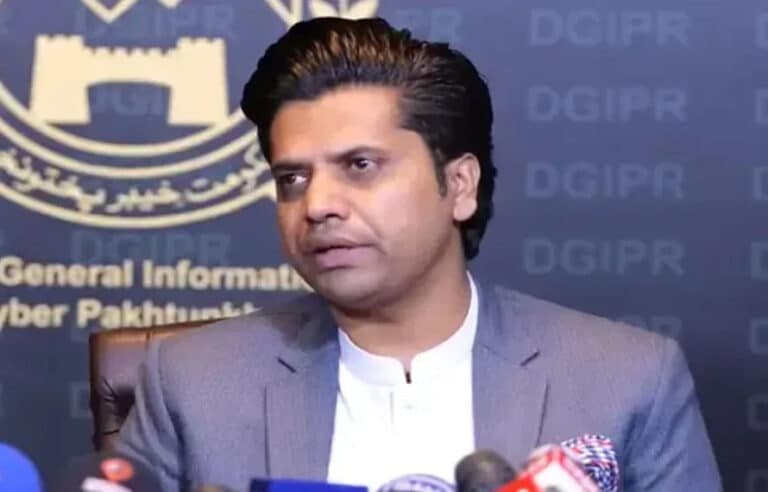 خیبرپختونخوا کے وزیر اطلاعات و نشریات شفیع جان سینئر صحافی طلعت حسین کے پروگرام میں "پختون ڈیجیٹل" پر لگائے گئے اپنے ہی الزامات کو ثابت کرنے میں ناکام ہو گئے۔