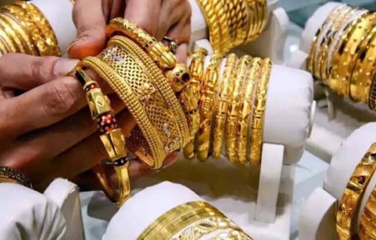 تین دن اضافے کے بعد گولڈ مارکیٹس میں سونے کی قیمتوں میں کمی، فی تولہ کتنے کاہوگیا ؟جانئے