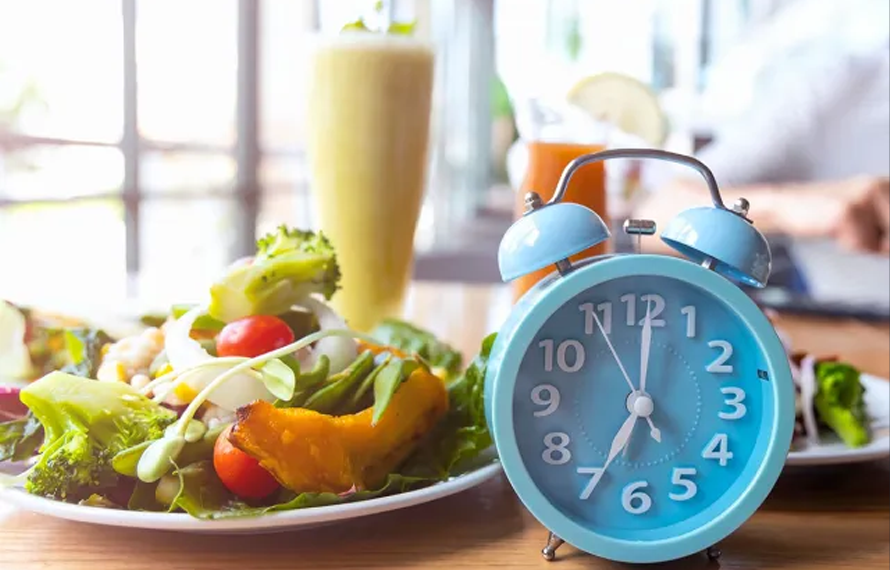 وقفے وقفے سے کھانا وزن کم کرنے اور ہارمونز بہتر بنانے میں مددگار، نئی تحقیق