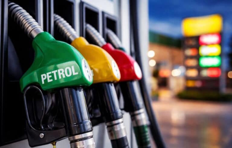 حکومت کا پیٹرولیم مصنوعات کی قیمتوں میں بڑی کمی کا فیصلہ