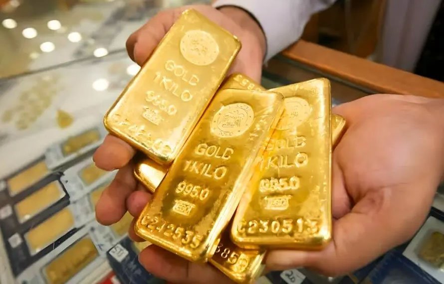 عالمی منڈی میں سونے کی قیمتوں میں اچانک کمی، پاکستان میں آج یہ کتنے میں دستیاب ہوگا؟جانئے