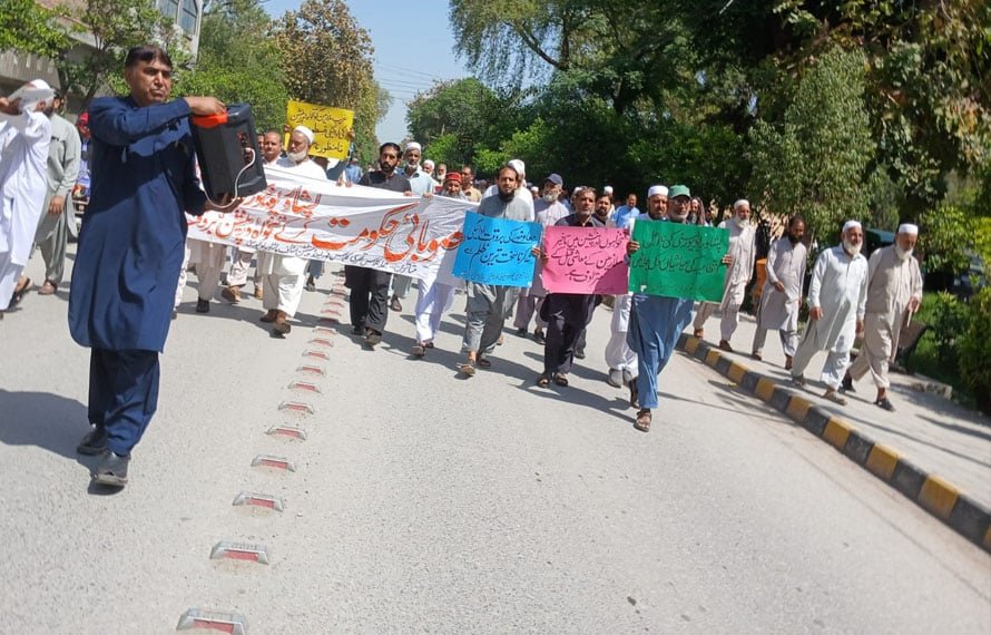 پشاور یونیورسٹی میں بحران سنگین، ملازمین کی ہڑتال تیسرے ہفتے میں داخل