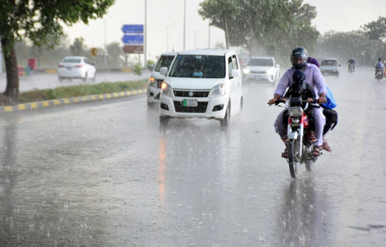 گرمی سے تنگ عوام کیلئے بڑی خوشخبری، بادل برسنے کو تیار، محکمۂ موسمیات نے پیش گوئی کر دی