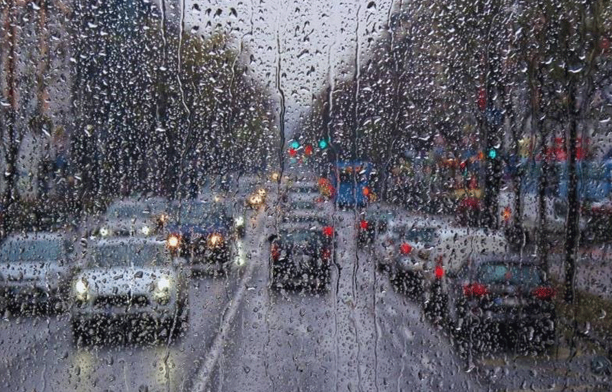 موسم نے کروٹ بدل لی! مختلف علاقوں میں گرج چمک کے ساتھ بارش کی پیشگوئی