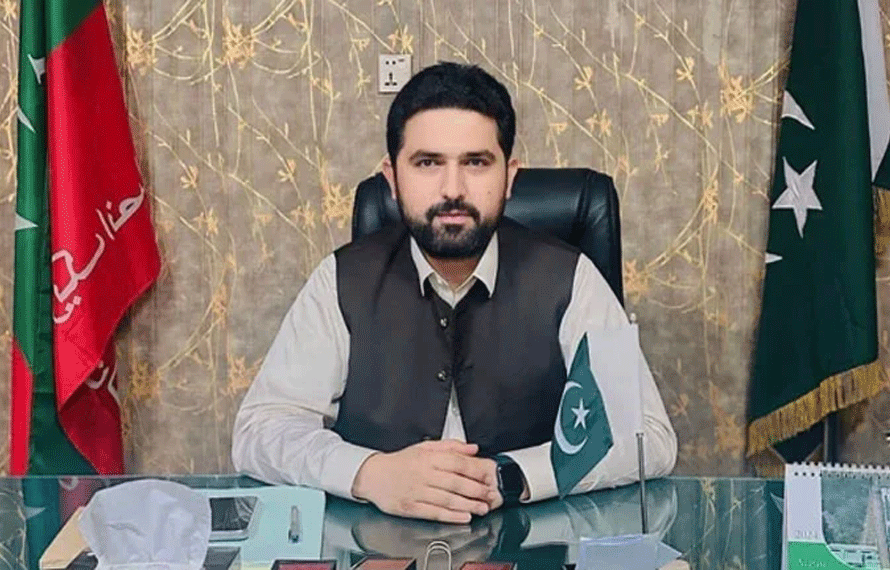 ناراض ارکان کو منانے کی کوششیں تیز، وزیراعلیٰ خیبرپختونخوا کی سیاسی سرگرمیاں بڑھ گئیں
