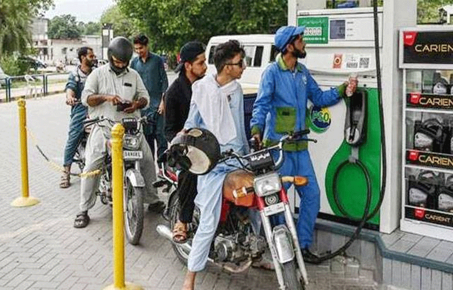 موٹر سائیکل چلانیوالوں کیلئے ریلیف، کے پی حکومت نے شہریوں سے ہاتھ کر دیا، 2200 روپے کی جگہ شہری کو صرف 100 روپے ارسال کیے