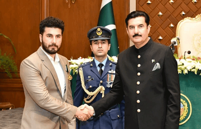 مانسہرہ ،الائی چیئر لفٹ واقعہ! ہیرو علی سواتی کو صدارتی ایوارڈ سے نواز دیا گیا