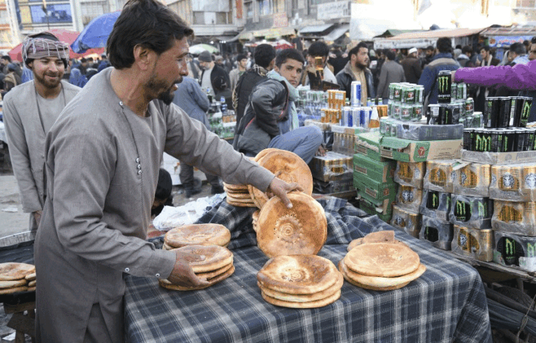 پشاور کے 60 بازاروں میں بڑا کریک ڈاؤن، 45 ہزار افغان تاجروں کو نوٹس،انتظامیہ حرکت میں آگئی