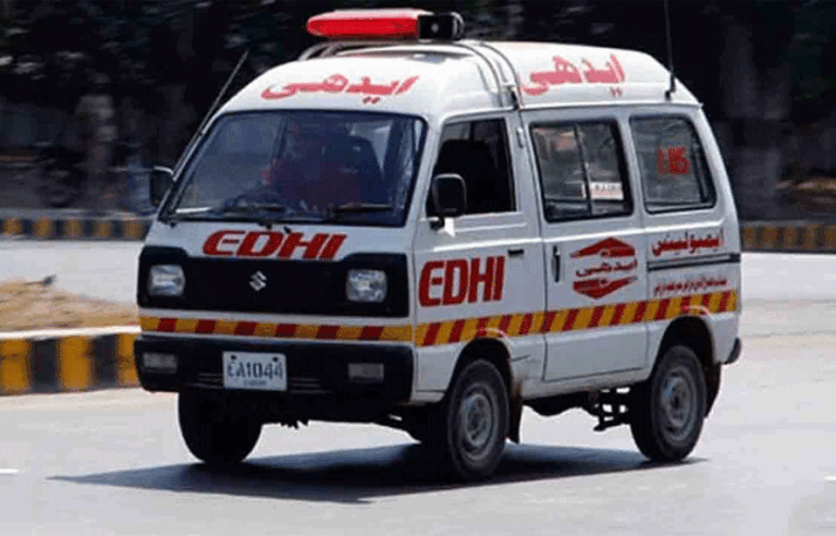 مری ایکسپریس وے پر سیاحوں کی وین میں آگ لگنے سے 6 افراد جاں بحق ہو گئے