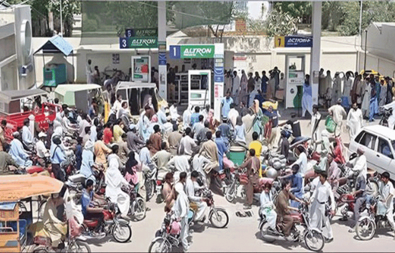 صوبائی دارالحکومت میں پیٹرول کی قلت، ایک لیٹر پیٹرول اور ڈیزل 500 روپے میں فروخت ہونے لگا