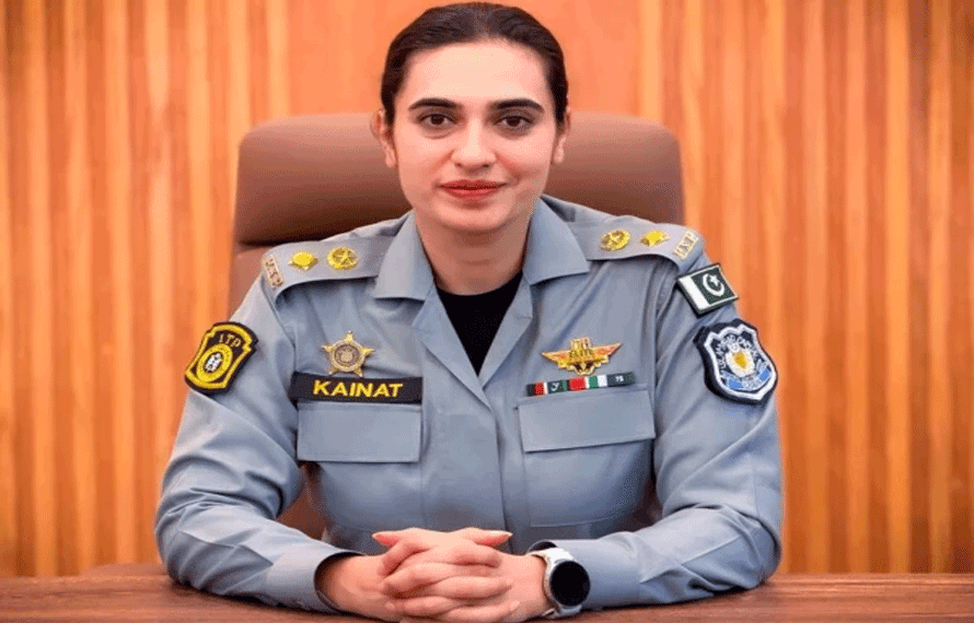 ٹریفک نظم و ضبط میں بہتری کے عزم کیساتھ کائنات اظہر خان نے چارج سنبھال لیا