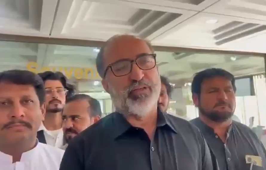 وزیراعلیٰ سہیل آفریدی نے اپنے قریبی لوگوں کو بچانے کے لیے گومل یونیورسٹی کے وی سی کو جبری رخصت پر بھیج دیا، پی ٹی آئی ایم این اے داور کنڈی