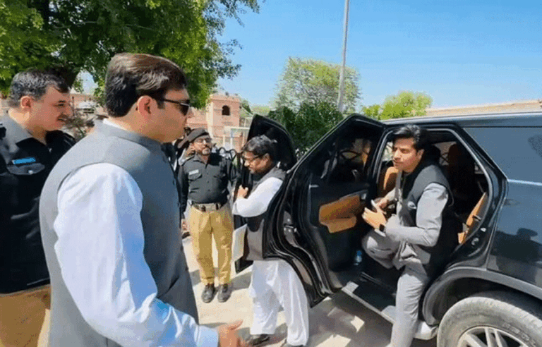 قیدیوں کی زندگی بدل رہی ہے یا نہیں؟ صوبائی وزیر شفیع جان کے سنٹرل جیل دورے میں اہم حقائق سامنے آگئے