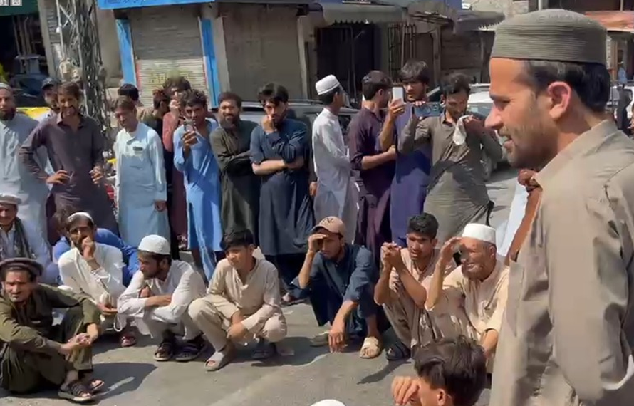 کوہستان: چوڑ اور بلیجہ وادی کی ضلع آلائی میں شمولیت کی تجویز کے خلاف احتجاج، شاہراہِ قراقرم بلاک