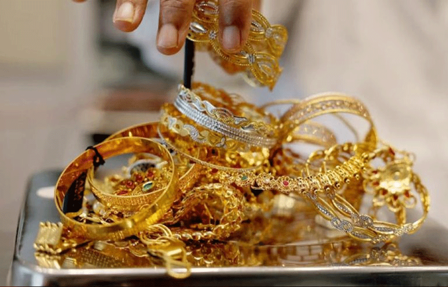 سونے کی قیمت میں دوسرے روز بھی بڑی کمی،فی تولہ کتنے کا ہوگیا ؟ جانئے